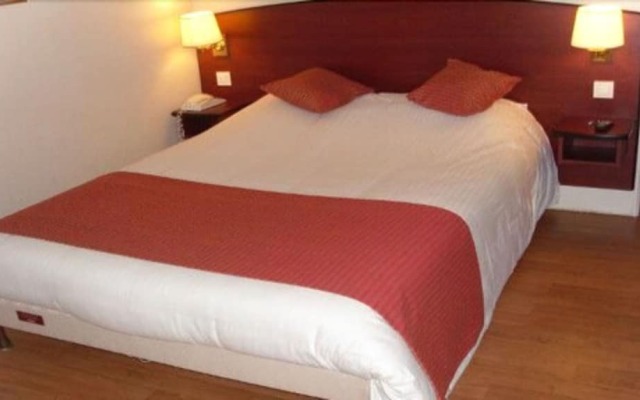 Hôtel Grill Le Coudray-Montceaux