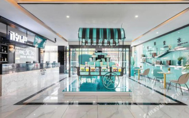 Xana Hotelle (Jokhang Temple at Potala Palace in Lhasa)