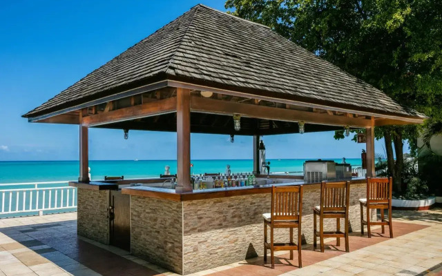 Grand Decameron Montego Beach, A Trademark All-Inclusive Resort