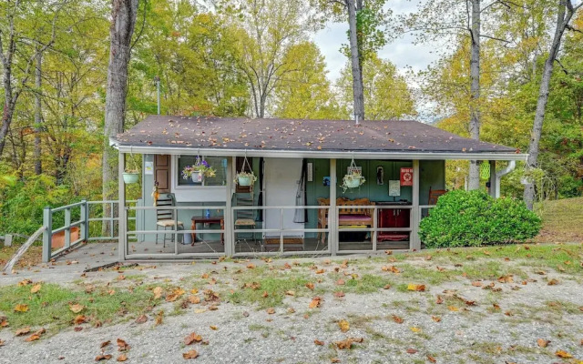 Whittier Vacation Rental Cabin in Tranquil Setting