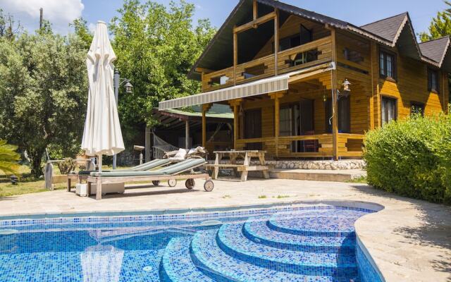 Villa Zeytin Evi by Akdenizvillam