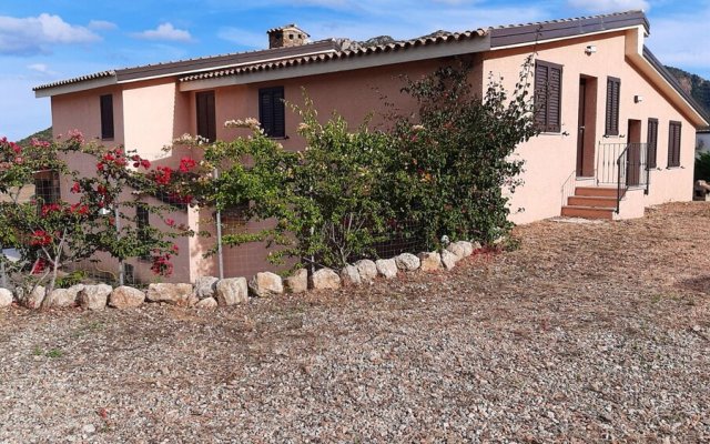 Apartment With one Bedroom in Cardedu, With Enclosed Garden and Wifi - 1 km From the Beach