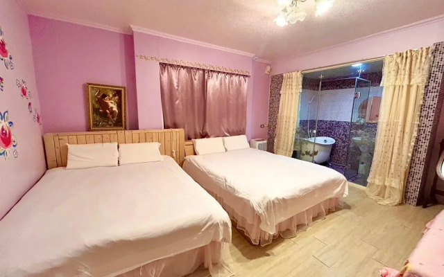 Love in Pearl Hostel