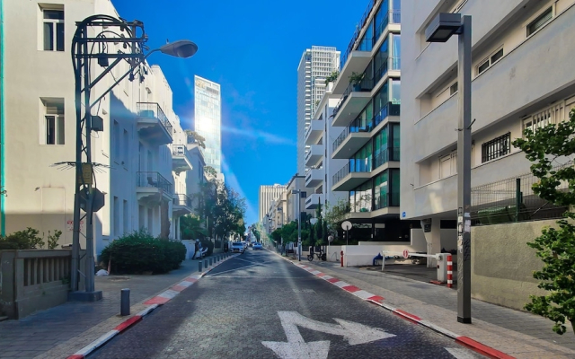 Exclusive 3BDR Near Rothschild TL40