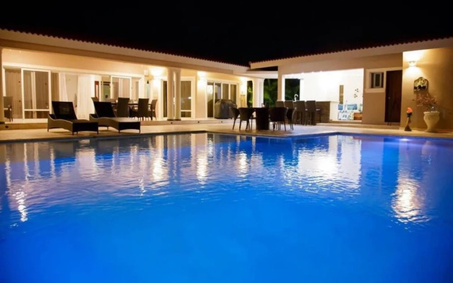 Villa With 4 Master Bedrooms w/ En-suite Bathrooms