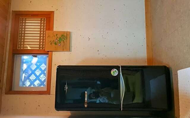 Gallery Jin Hanok Guesthouse