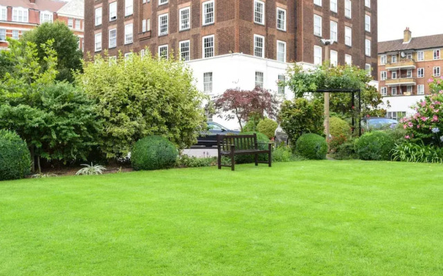 Spacious 4 Bedroom West London Flat
