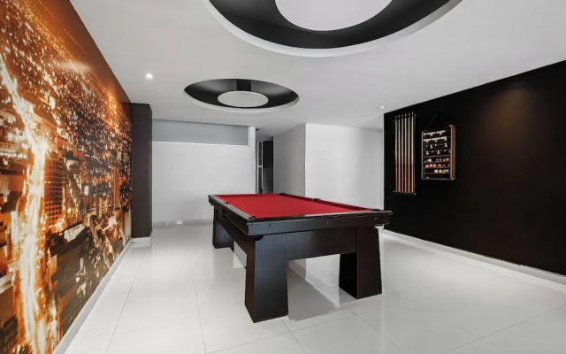 Urban Getaway Trendy Polanco Home Office