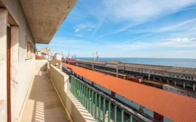 Apolónia 3 Frontal River View