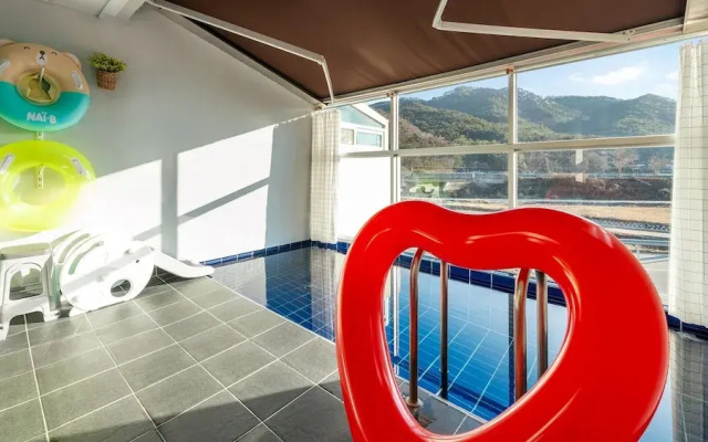Gyeongju Modern Pool Villa