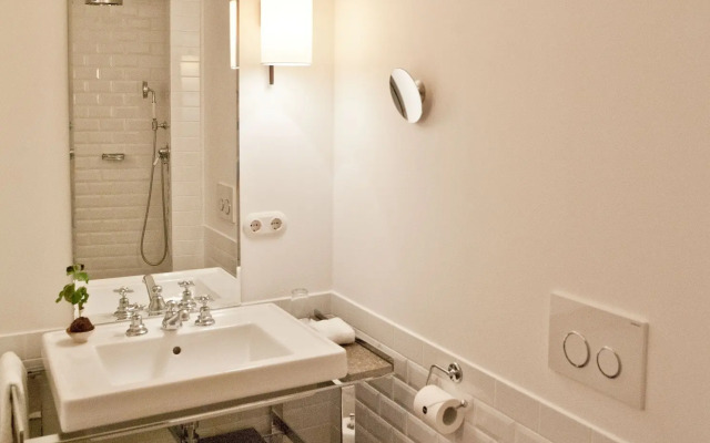 Louis Hotel