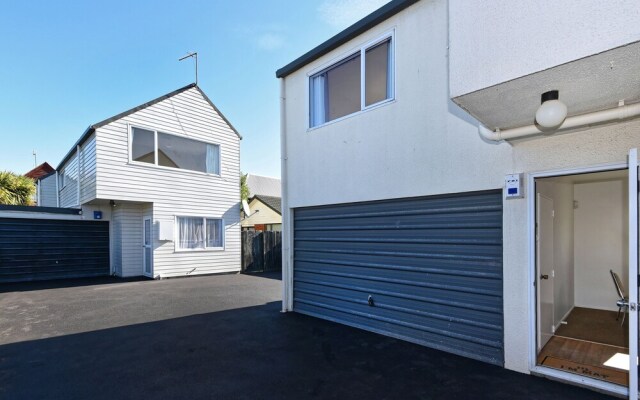 Sunny Christchurch Townhouse