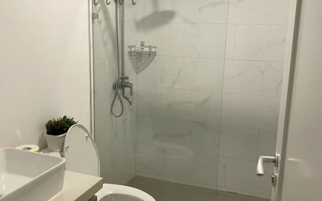 Elegant 1BR Apt with Pool