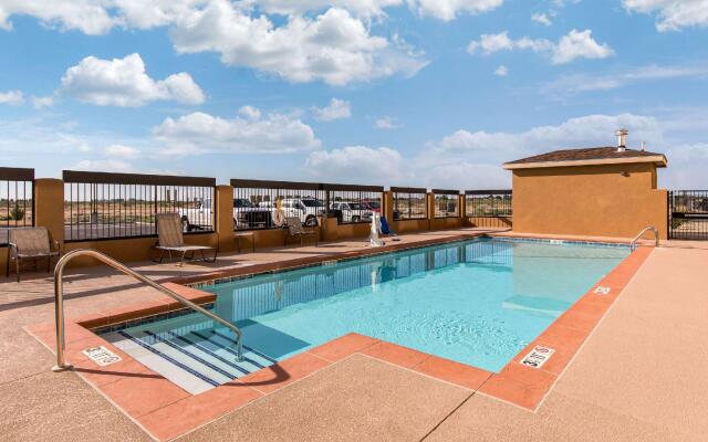 Quality Inn & Suites Carlsbad Caverns Area