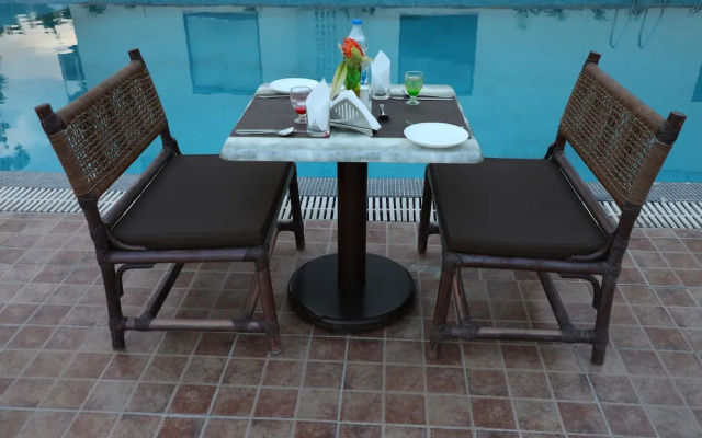 Neel's City Resort
