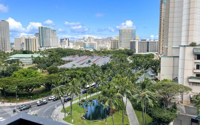 Aqua Palms 816 Condo by Redawning