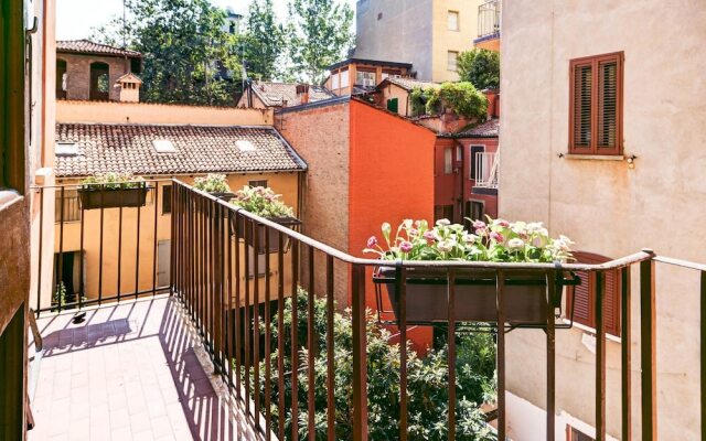 Classic Marconi Apartment by Wonderful Italy