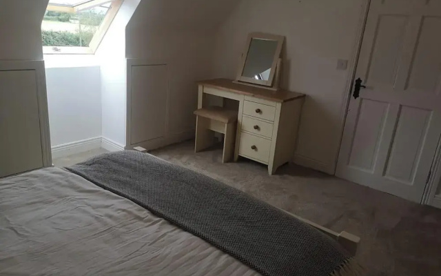 3 bed House With 2 Living Areas and 2 Bathrooms