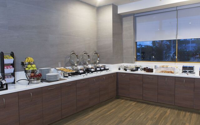 Holiday Inn Express Mexico - Toreo by IHG