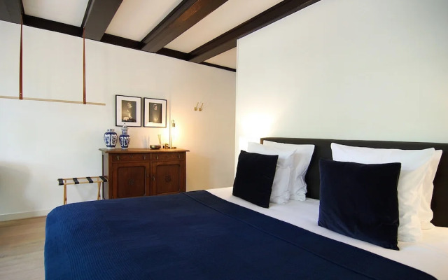 1637 Historic Canal View Suites