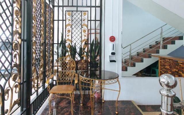 RedDoorz @ Jardin LRT Tayuman Manila