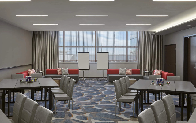 Calgary Airport Marriott In-Terminal Hotel