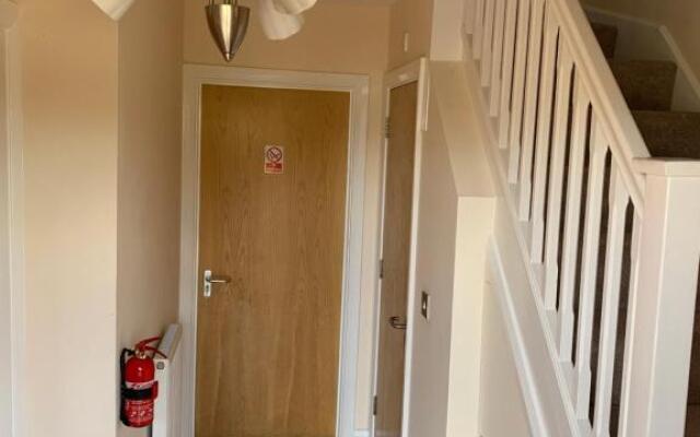Private Rooms In A Cheerful 4-Bedroom Town House