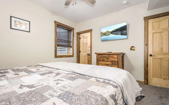 Honey Bear Hideaway by Taylor Made Deep Creek