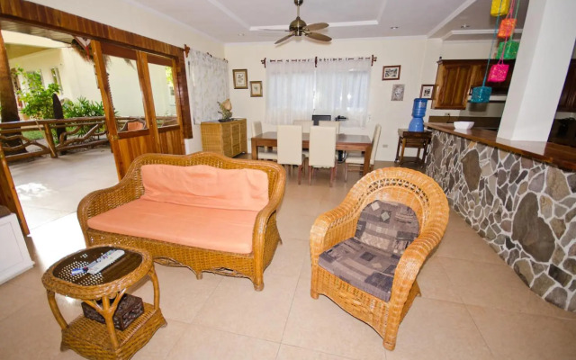 Mike's Dauin Beach Resort