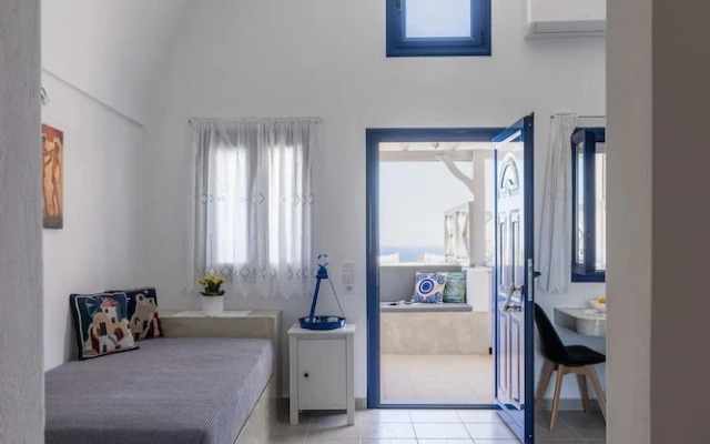 Panoramic Argyro's IO House with Jacuzzi