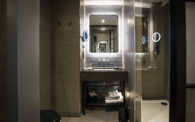 Clayton Hotel City of London