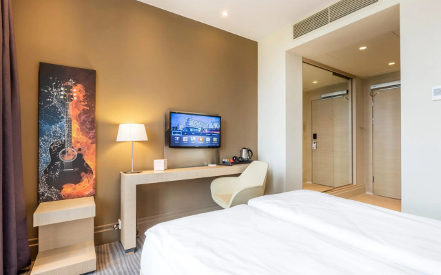 Sound Garden Hotel Airport