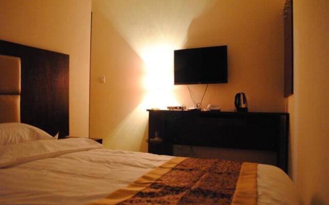 Maple Leaf Guest House