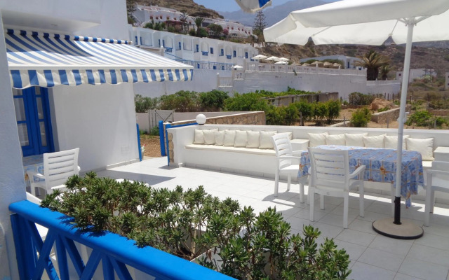 Blue and White Studios & Apartments