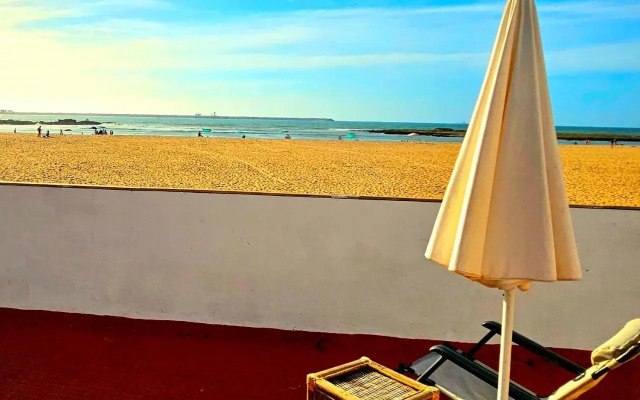 Charmant Cabanon pied dans l'eau à Plage Manesmane!