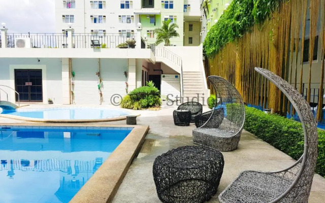 Centropolis Queen Bed Suite- Modern Posh Style