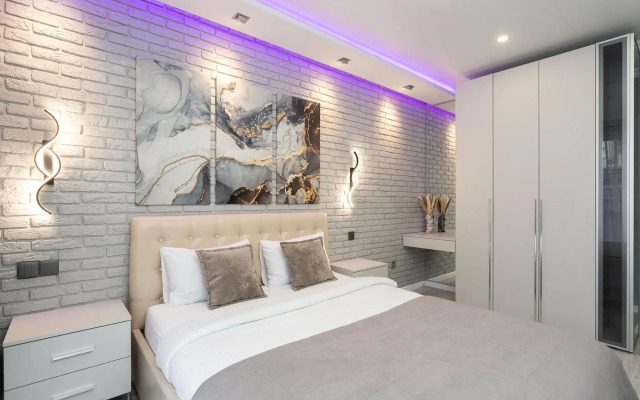 Tsvetnoy Boulevard Luxury Apartment at 75 Artillery Street