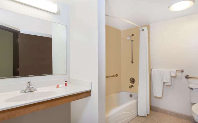 Super 8 by Wyndham Harrisburg Hershey West