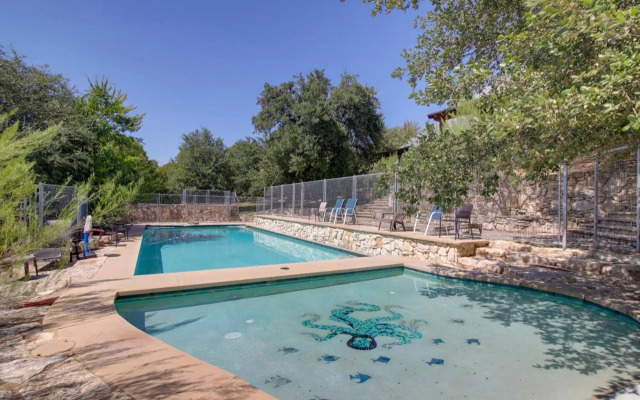 Pool & Covered Patios: Sprawling Austin Estate!