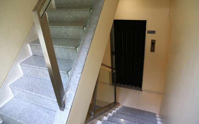 OYO 13771 Executive Residency