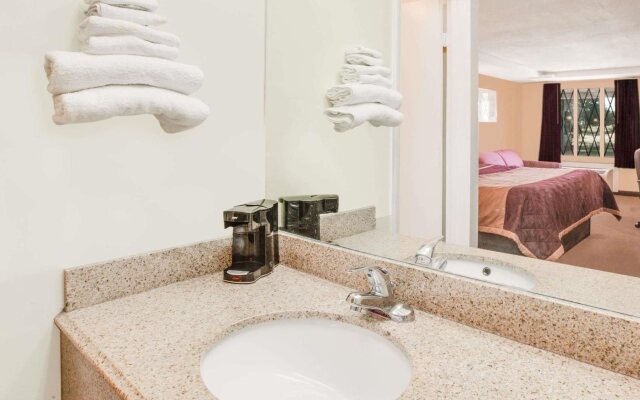 Rodeway Inn & Suites