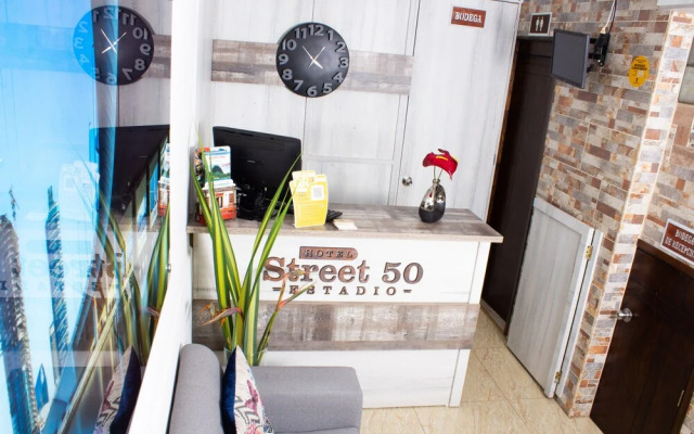 Hotel Street 50 Estadio
