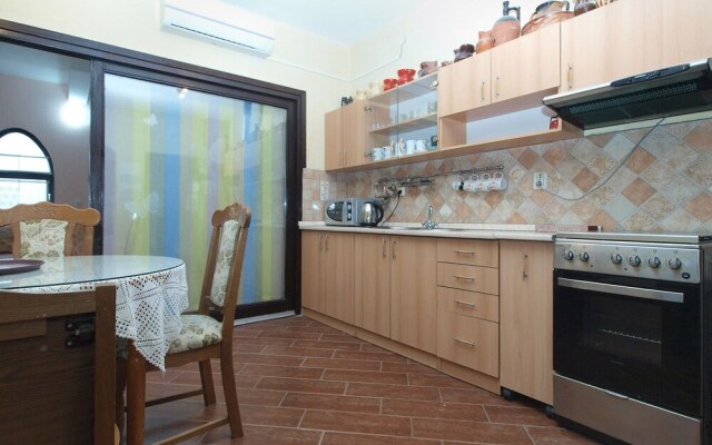 Apartment 1775