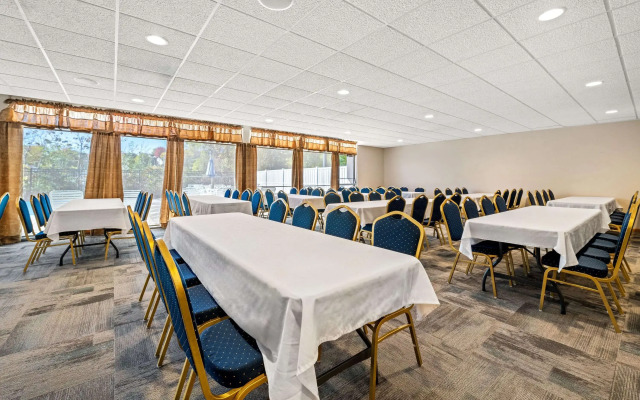 Days Inn by Wyndham Dubuque