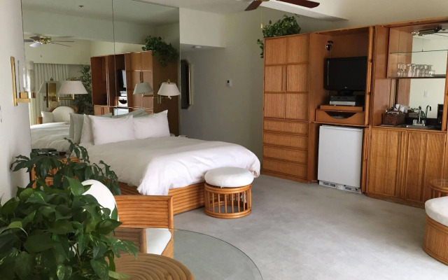 Lighthouse Club Hotel