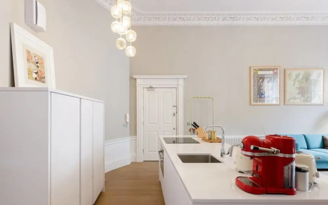 Luxurious Bathroom in a Central Georgian Apartment