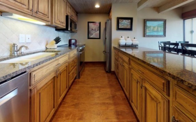 Lionshead Village - Landmark Condos 2 Bedroom