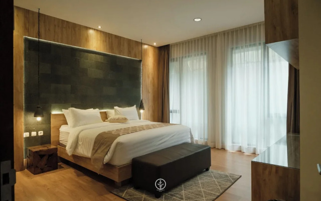 Radiance Hill View 10BR Villa with a Private heated swimming Pool