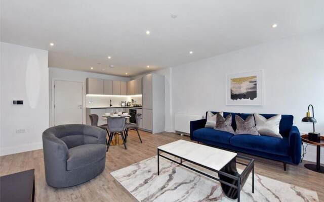 Prestigious & Luxury 2-bed Apartment in Slough