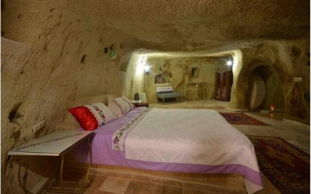 Jerveni Cave Hotel